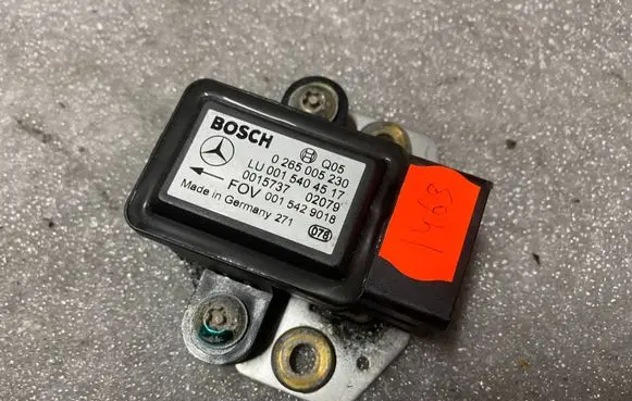 Mercedes-Benz E W211 ESP acceleration yaw rate sensor 0265005230