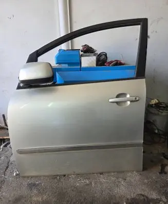 Toyota Avensis Verso Front door