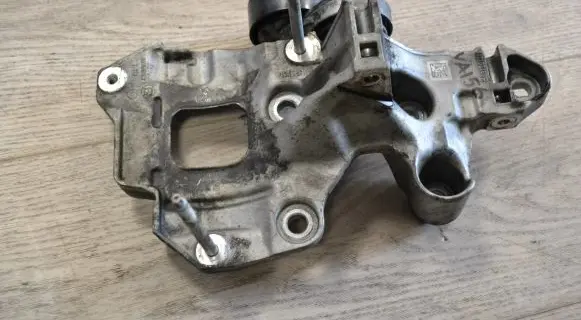 Renault Clio V EGR valve cooler bracket 117105158R