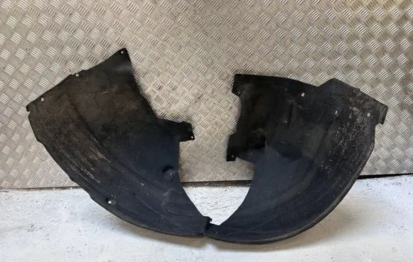 Front wheel arch liner splash guards