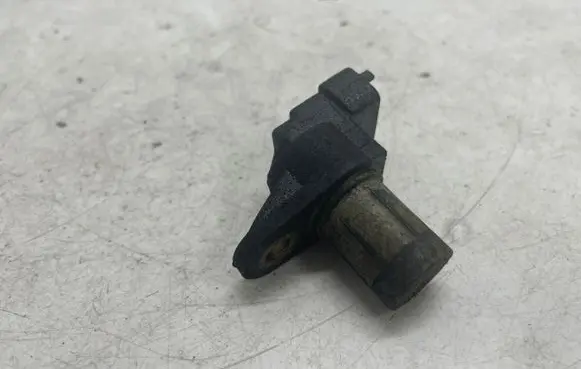 Mercedes-Benz E W210 Camshaft position sensor A0031539728