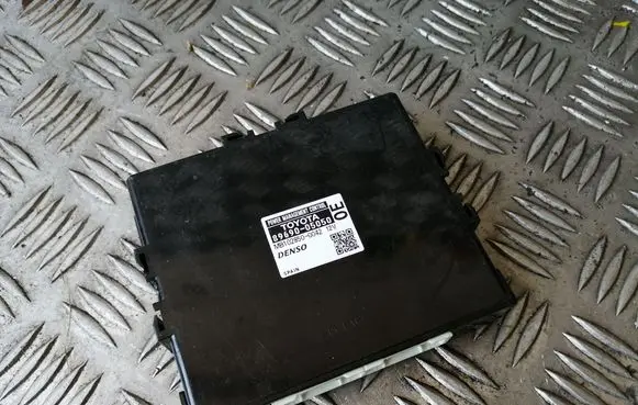 Toyota Avensis T270 Power management control unit 8969005050 1028500042 MB1028500042