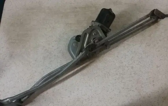 Mini One - Cooper Coupe R56 Front wiper linkage and motor 53555304