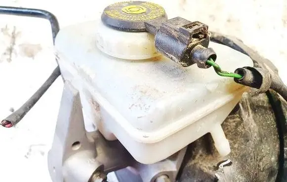 Master brake cylinder