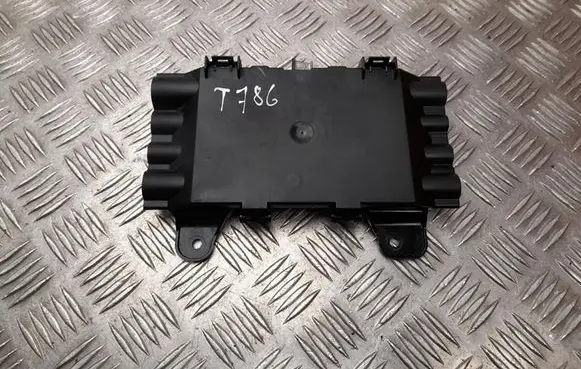 Volkswagen Crafter Fuse box set 7C0937629