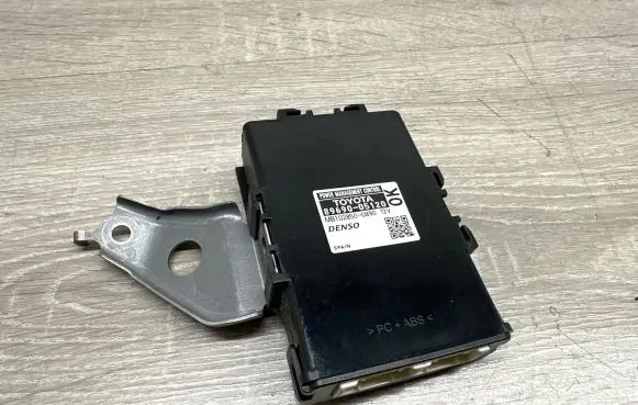 Toyota Avensis T270 Other control units/modules 8969005120 MB1028500890