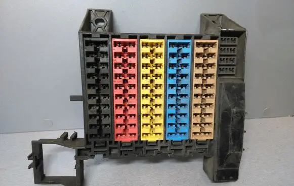 Audi A8 S8 D2 4D Fuse module 4D0941824