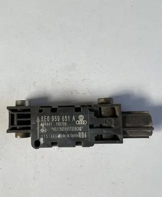 Audi A4 S4 B7 8E 8H Airbag deployment crash/impact sensor 8E0959651A 190706 10841