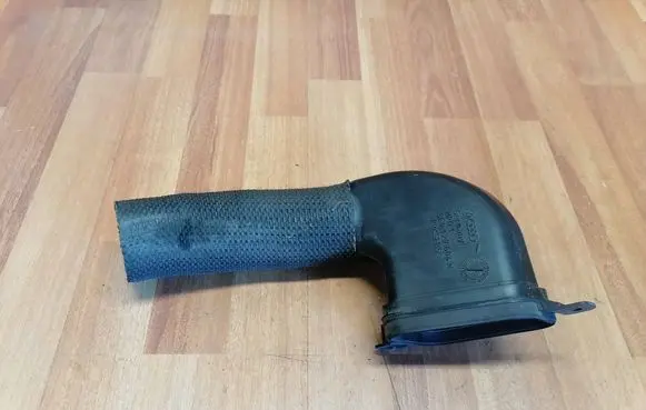 Audi A4 S4 B7 8E 8H Air intake duct part 8E0129604N