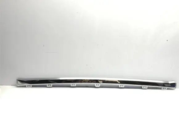 Front bumper splitter molding