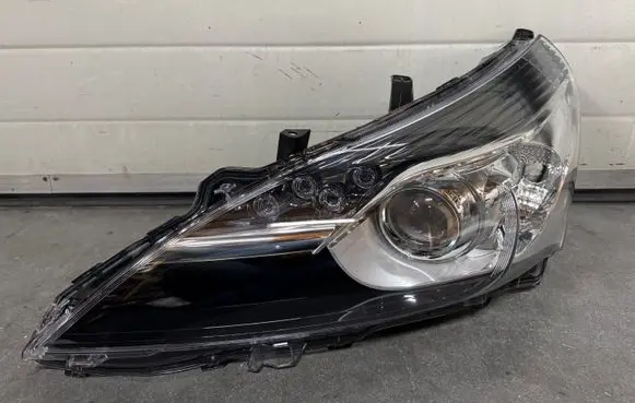 Toyota Verso Headlight/headlamp 811700F181