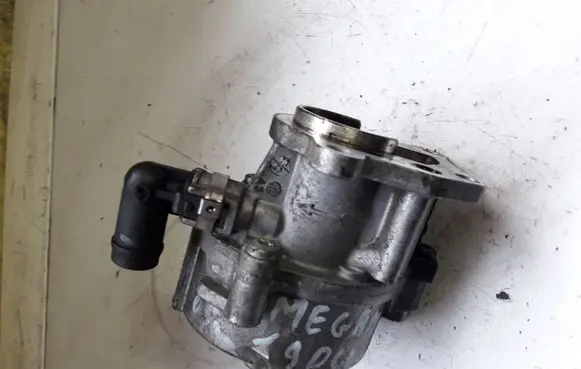 Renault Megane II Vacuum pump