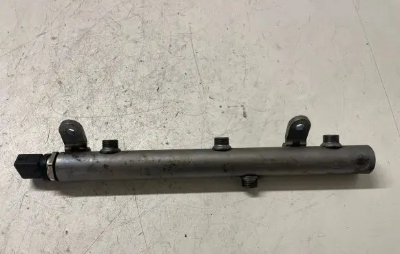 Mercedes-Benz R W251 Fuel main line pipe A6420702595 0281002504