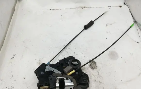 Suzuki Grand Vitara II Front door lock NOCODE