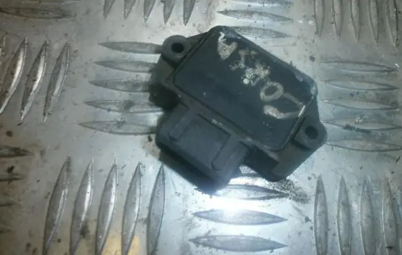 Opel Astra F Ignition amplifier control unit 90360315