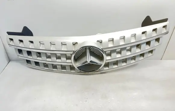 Mercedes-Benz ML W164 Front bumper upper radiator grill A1648880123 A1648800685