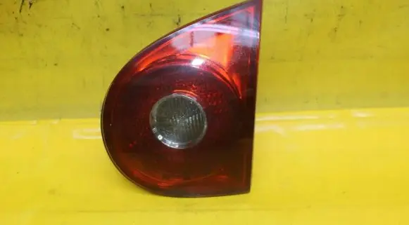 Tailgate rear/tail lights