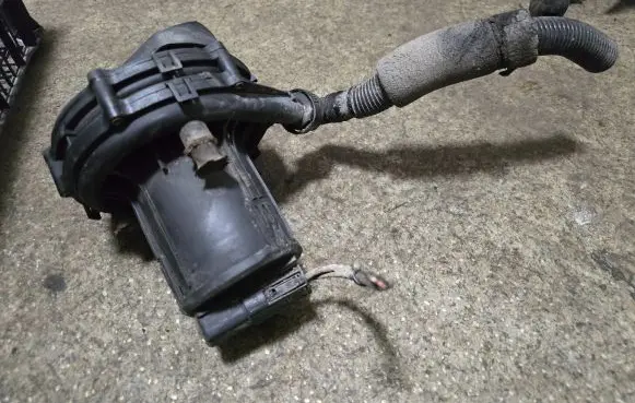 BMW 5 E39 Secondary air pump 1433958