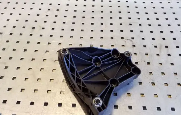 BMW X3 E83 A/C compressor mount bracket 64557792202 7792202