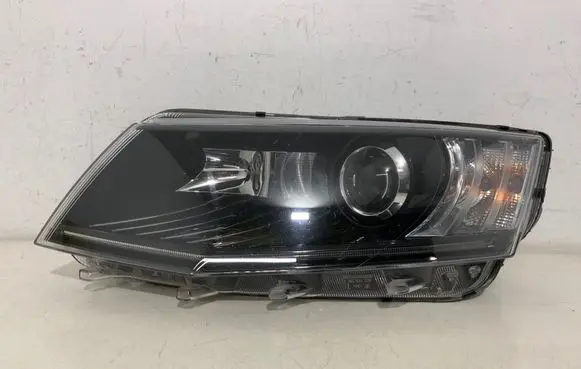 Skoda Octavia Mk3 (5E) Headlight/headlamp 5E1941015B