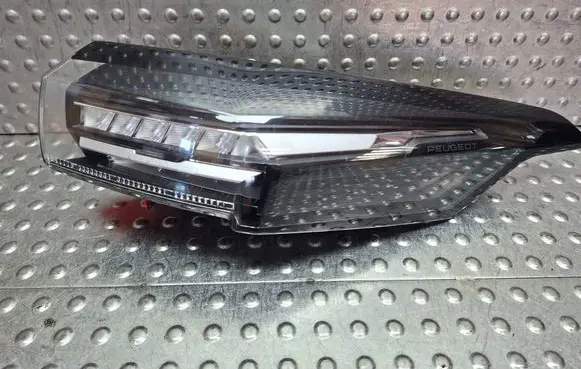 Peugeot 308 Rear/tail lights S27624708 9835299280