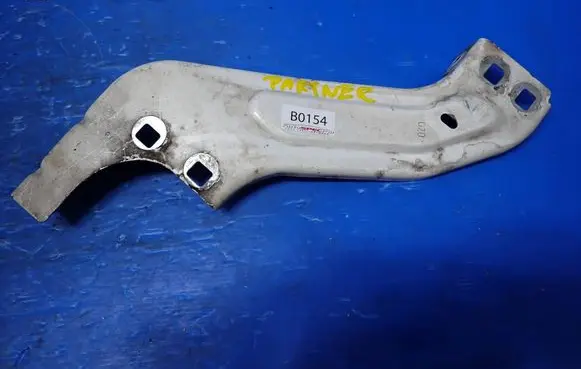 Radiator mount bracket