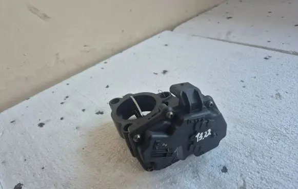 BMW 1 F20 F21 Electric throttle body valve 8512452-03
