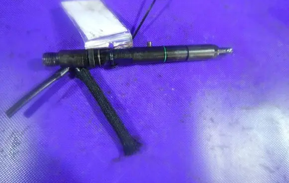 Audi A6 S6 C5 4B Fuel injector 059130201E
