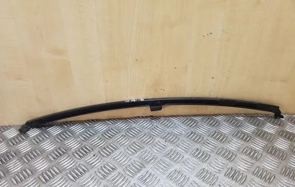 Toyota Avensis T270 Rear door windshield rail 