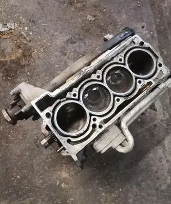 Volkswagen Touran I Engine block 