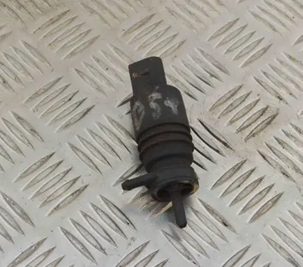 Volkswagen PASSAT B5 Windscreen/windshield washer pump