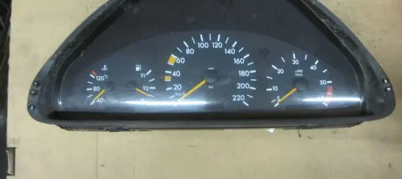 Mercedes-Benz E W210 Speedometer (instrument cluster) 2105400548