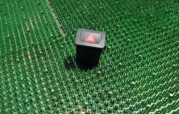 Volkswagen Golf IV Hazard light switch 1J0953235A