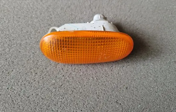 Mitsubishi L200 Front fender indicator light