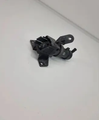 Suzuki Grand Vitara II Headlight washer spray nozzle
