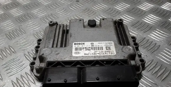KIA Ceed Engine control unit/module 391132A511 0281017217