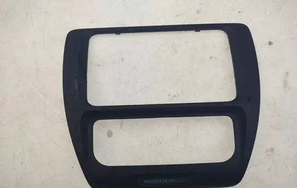 Volkswagen Jetta VI Radio/GPS head unit trim 5C6858071A