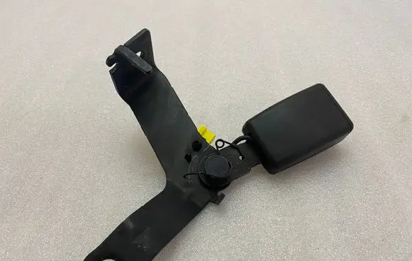 Volvo XC60 Rear seatbelt buckle 32205740