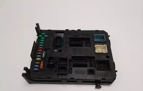 Peugeot 3008 I Fuse module 281197595 281164872