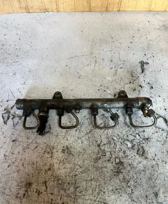 Nissan Primera Fuel main line pipe 8200330912 061527L4 0445214065