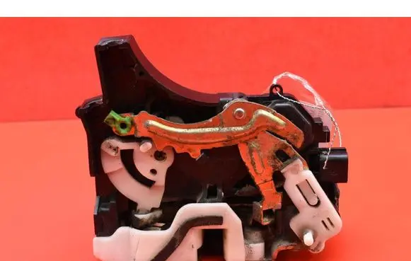 Mitsubishi Grandis Rear door lock