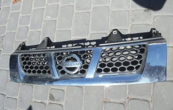 Nissan Navara D22 Front bumper upper radiator grill