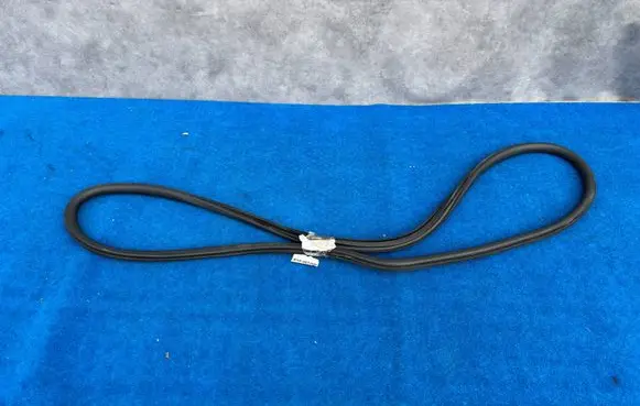 Opel Insignia A Front door rubber seal 13228132