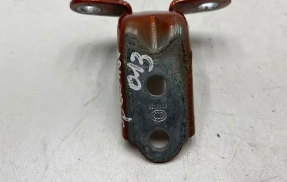 KIA Sportage Rear door lower hinge