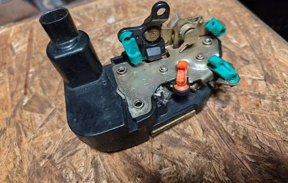 Jeep Grand Cherokee Front door lock 