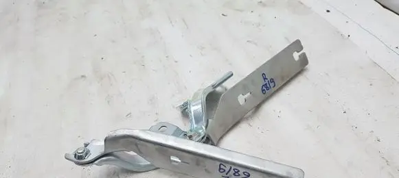 Audi A3 8Y Engine bonnet/hood hinges 8V0823302B