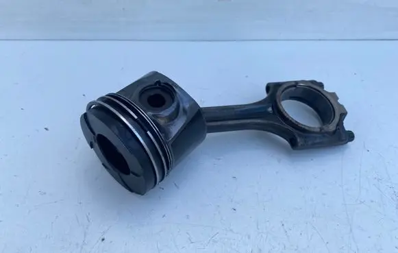 Volvo XC90 Piston with connecting rod