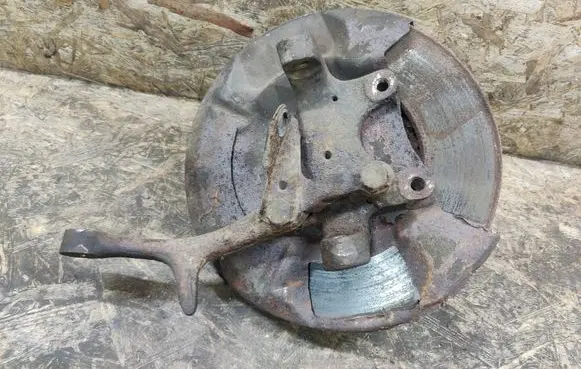 Mercedes-Benz SL R107 Front wheel hub spindle knuckle 1073320001