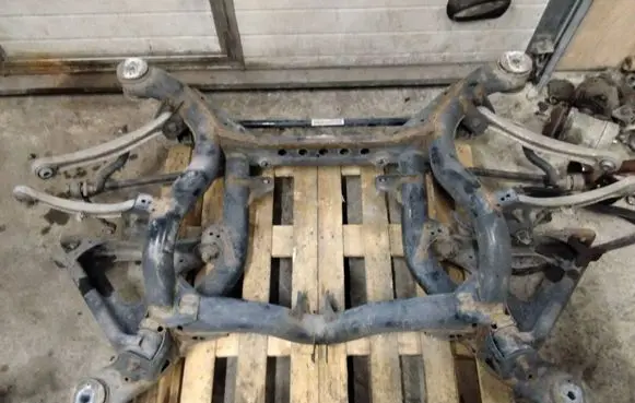 Volkswagen Touareg II Rear subframe 