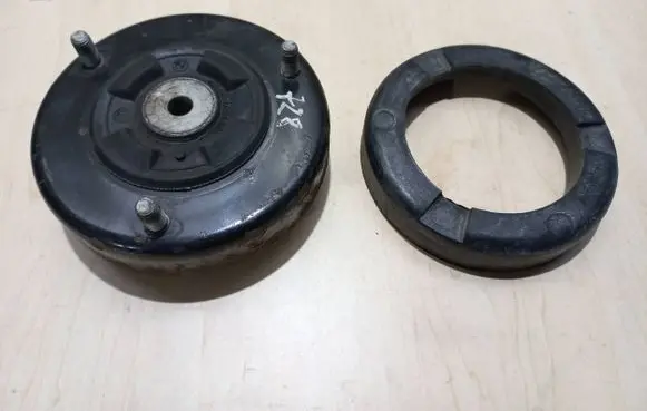 BMW 7 E38 Rear coil spring rubber mount 1094091